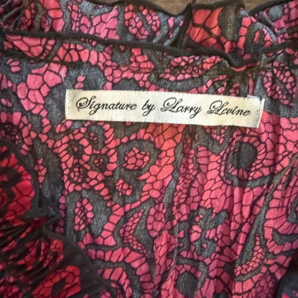 Signature Larry Levine Y2K Plisse Pleated Ruffle Blouse Small Pink Black Print - Picture 4 of 4